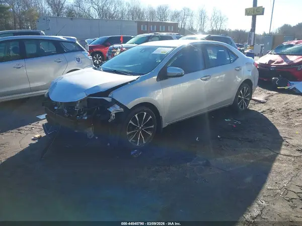 2T1BURHE0JC001013 2018 TOYOTA COROLLA - Image 2