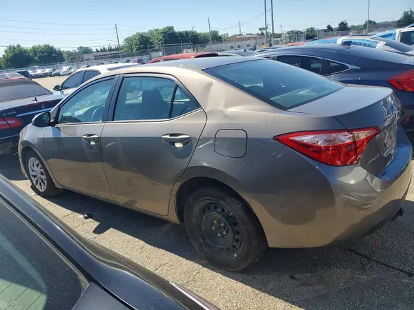2T1BURHE0JC007071 2018 TOYOTA COROLLA - Image 2