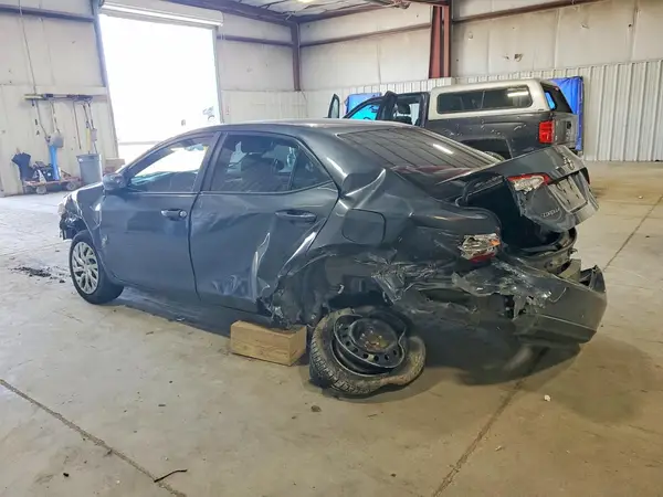 2T1BURHE0JC008673 2018 TOYOTA COROLLA - Image 2