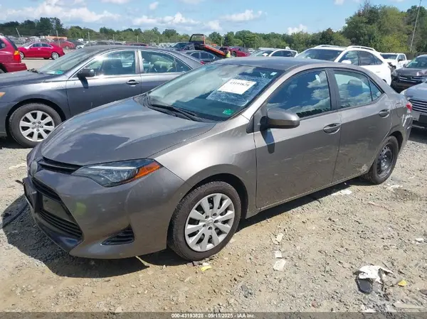 2T1BURHE0JC011539 2018 TOYOTA COROLLA - Image 2