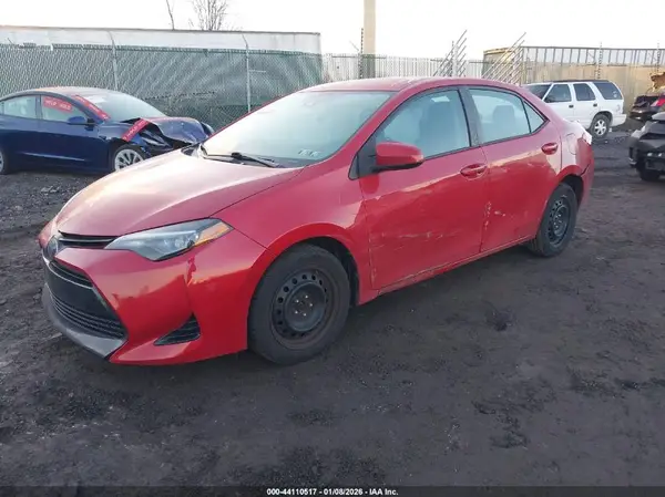 2T1BURHE0JC013839 2018 TOYOTA COROLLA - Image 2