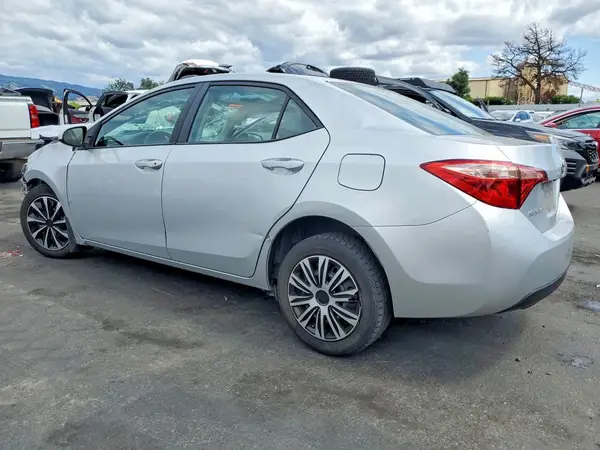2T1BURHE0JC020905 2018 TOYOTA COROLLA - Image 2