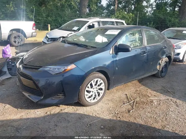 2T1BURHE0JC026607 2018 TOYOTA COROLLA - Image 2