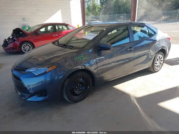 2T1BURHE0JC033878 2018 TOYOTA COROLLA - Image 2