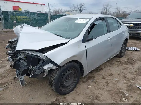 2T1BURHE0JC036876 2018 TOYOTA COROLLA - Image 2