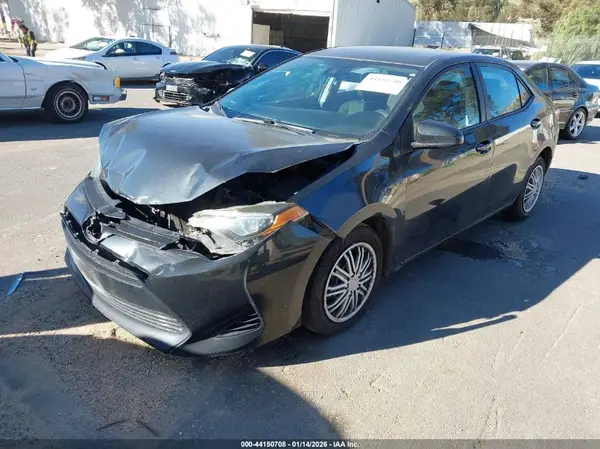 2T1BURHE0JC037901 2018 TOYOTA COROLLA - Image 2