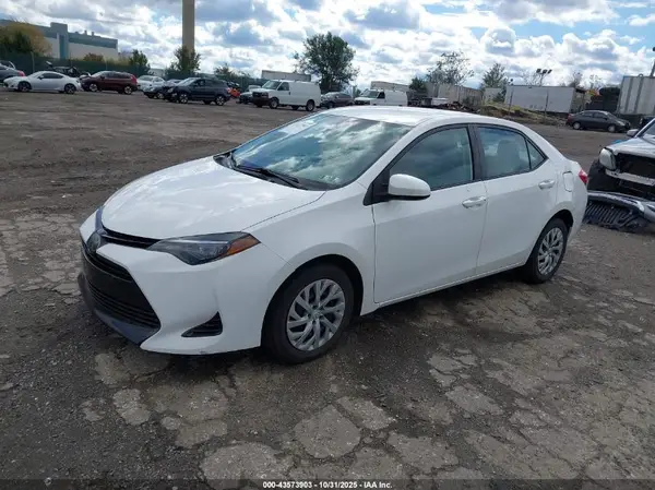 2T1BURHE0JC039406 2018 TOYOTA COROLLA - Image 2