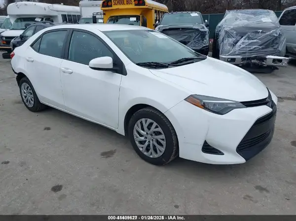 2T1BURHE0JC042578 2018 TOYOTA COROLLA - Image 1
