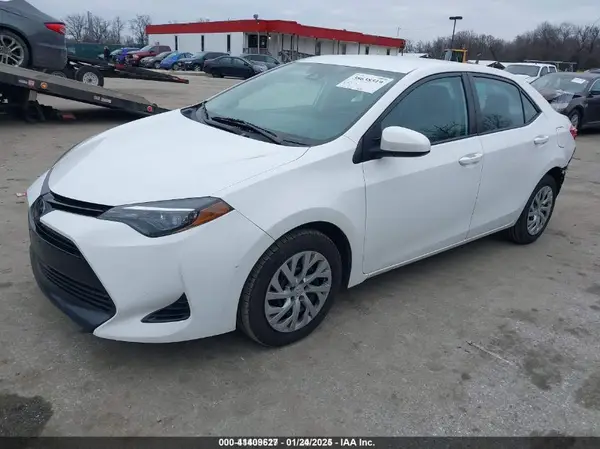 2T1BURHE0JC042578 2018 TOYOTA COROLLA - Image 2