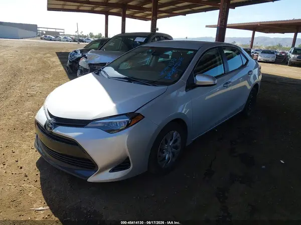 2T1BURHE0JC051006 2018 TOYOTA COROLLA - Image 2