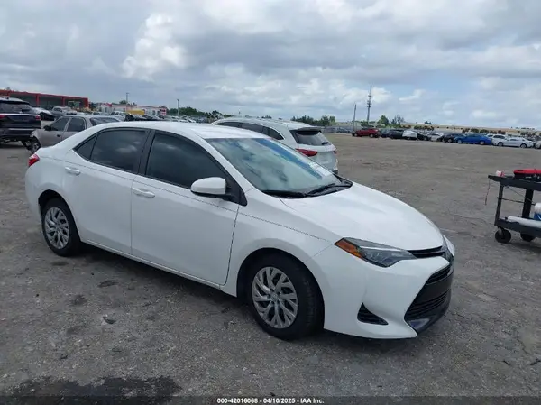 2T1BURHE0JC051359 2018 TOYOTA COROLLA - Image 1
