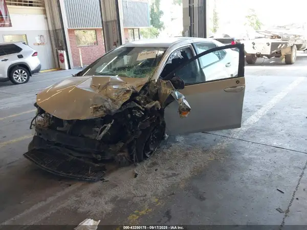 2T1BURHE0JC054522 2018 TOYOTA COROLLA - Image 2