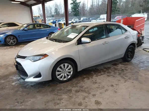 2T1BURHE0JC056738 2018 TOYOTA COROLLA - Image 2