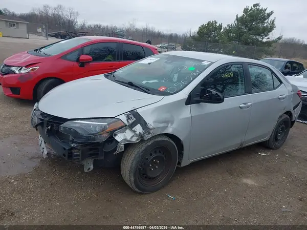 2T1BURHE0JC056786 2018 TOYOTA COROLLA - Image 2