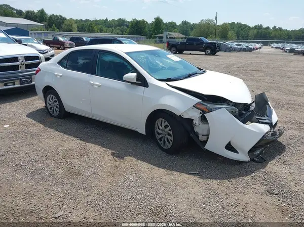 2T1BURHE0JC057064 2018 TOYOTA COROLLA - Image 1