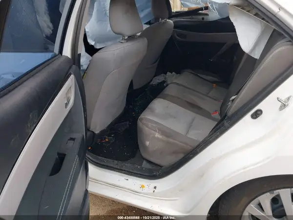 2T1BURHE0JC064564 2018 TOYOTA COROLLA - Image 8