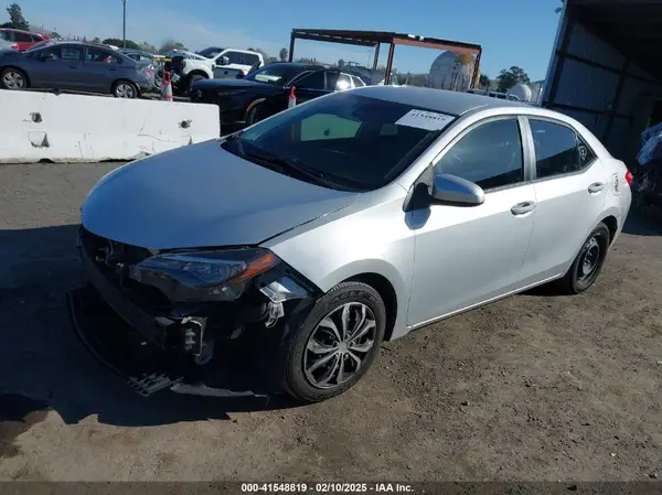 2T1BURHE0JC065147 2018 TOYOTA COROLLA - Image 2