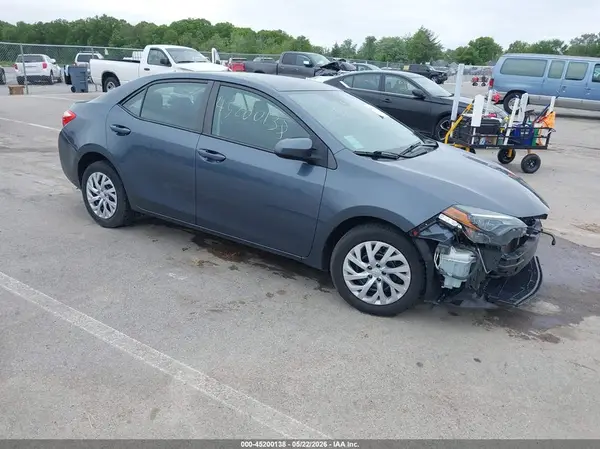 2T1BURHE0JC067500 2018 TOYOTA COROLLA - Image 1