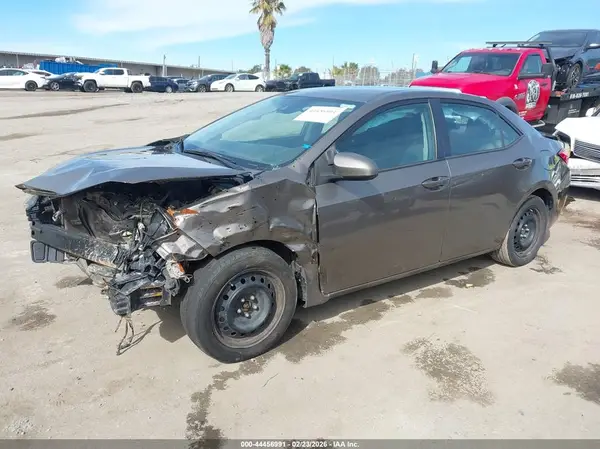 2T1BURHE0JC068341 2018 TOYOTA COROLLA - Image 2