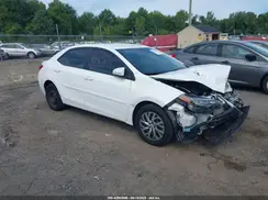 2T1BURHE0JC076875 2018 TOYOTA COROLLA