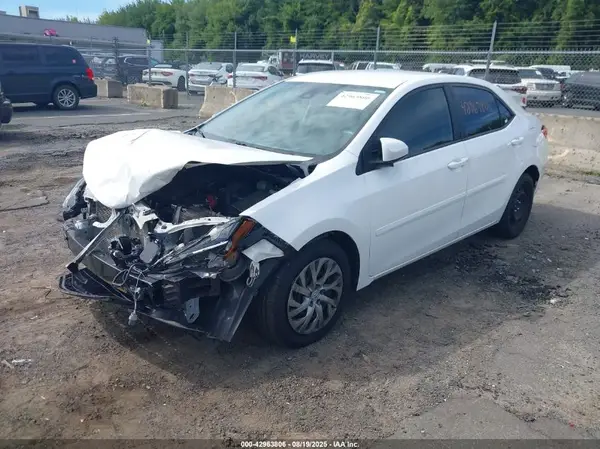 2T1BURHE0JC076875 2018 TOYOTA COROLLA - Image 2