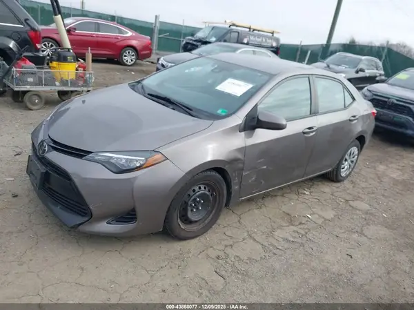 2T1BURHE0JC080862 2018 TOYOTA COROLLA - Image 2