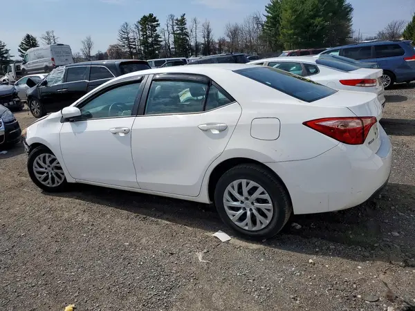 2T1BURHE0JC090694 2018 TOYOTA COROLLA - Image 2