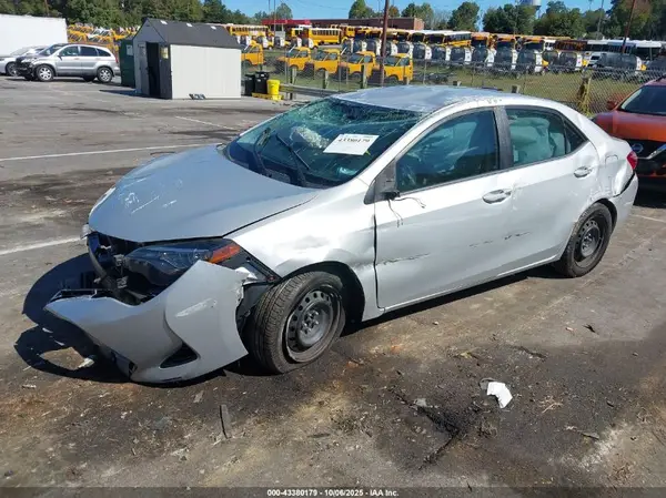 2T1BURHE0JC099685 2018 TOYOTA COROLLA - Image 2