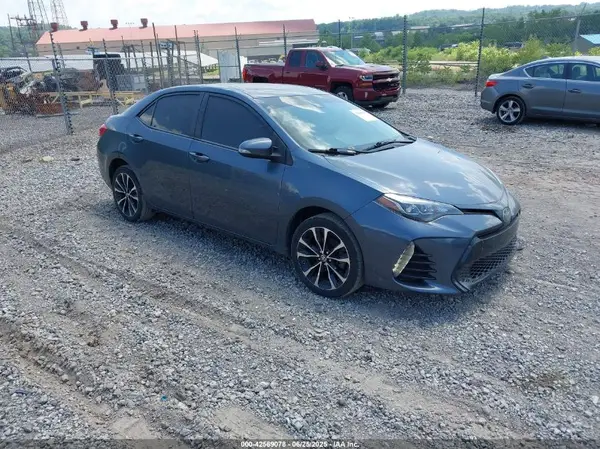2T1BURHE0JC105002 2018 TOYOTA COROLLA - Image 1