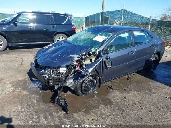2T1BURHE0JC108367 2018 TOYOTA COROLLA - Image 2