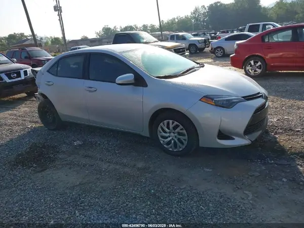 2T1BURHE0JC117814 2018 TOYOTA COROLLA - Image 1