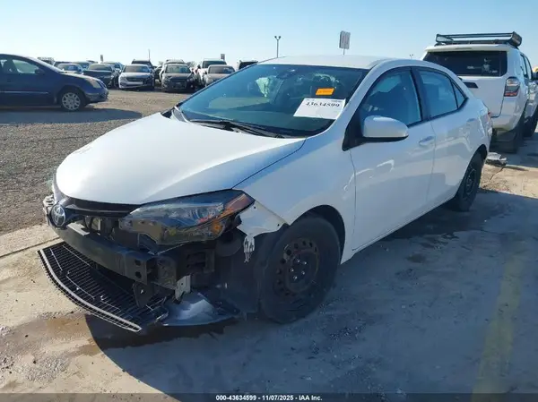2T1BURHE0JC119563 2018 TOYOTA COROLLA - Image 2