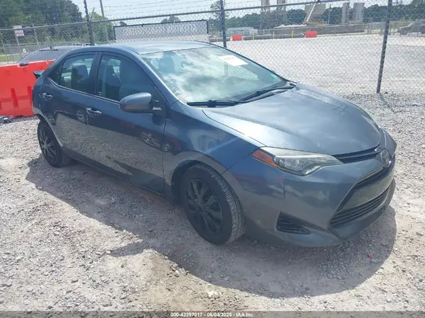 2T1BURHE0JC975333 2018 TOYOTA COROLLA - Image 1
