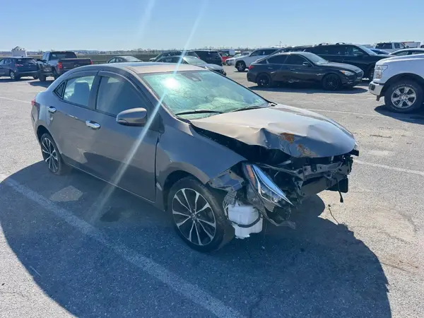 2T1BURHE0JC996683 2018 TOYOTA COROLLA - Image 1