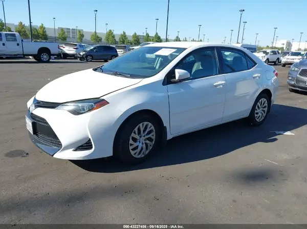 2T1BURHE0KC153701 2019 TOYOTA COROLLA - Image 2