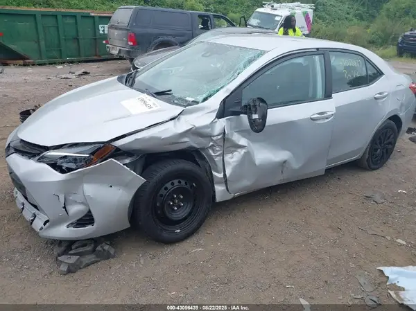 2T1BURHE0KC153732 2019 TOYOTA COROLLA - Image 2