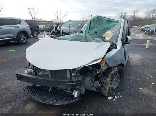 2T1BURHE1GC484729 2016 TOYOTA COROLLA - Image 2