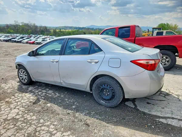 2T1BURHE1HC755693 2017 TOYOTA COROLLA - Image 2
