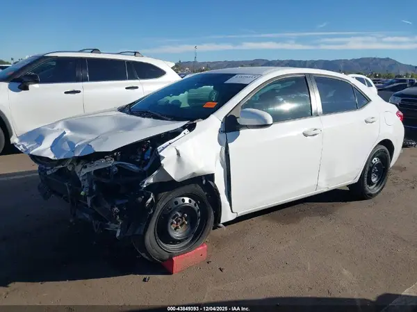2T1BURHE1HC810546 2017 TOYOTA COROLLA - Image 2
