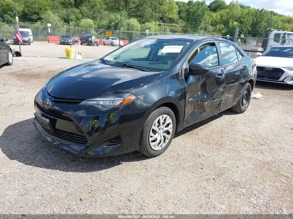 2T1BURHE1HC818579 2017 TOYOTA COROLLA - Image 2