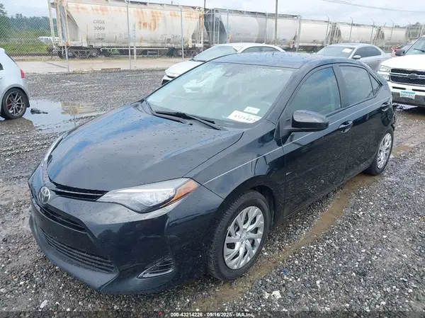 2T1BURHE1HC826486 2017 TOYOTA COROLLA - Image 2