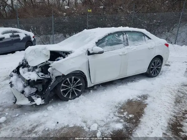 2T1BURHE1HC875218 2017 TOYOTA COROLLA - Image 2