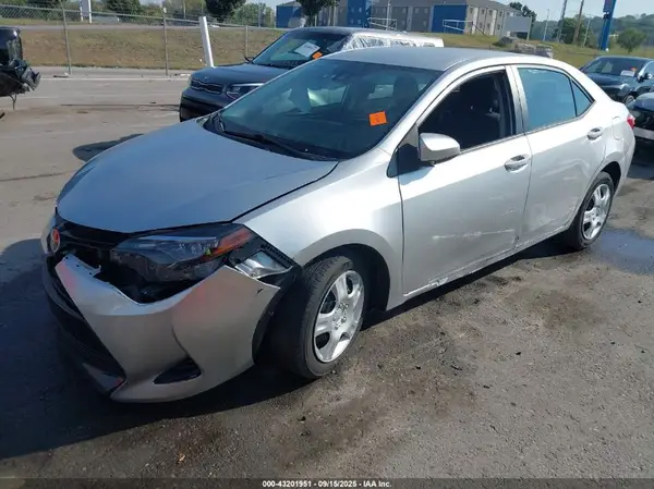 2T1BURHE1HC883562 2017 TOYOTA COROLLA - Image 2
