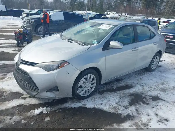 2T1BURHE1HC886221 2017 TOYOTA COROLLA - Image 2