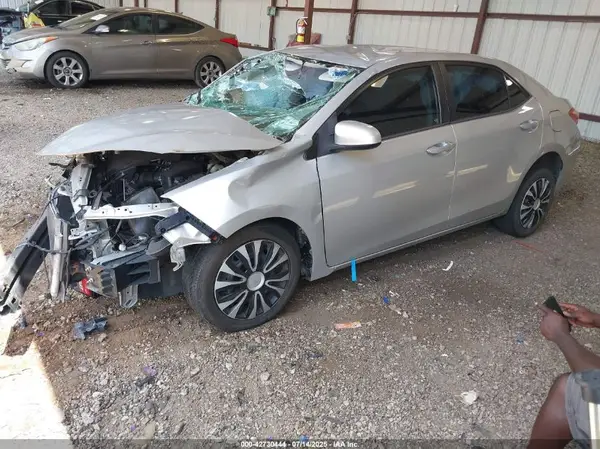 2T1BURHE1HC890012 2017 TOYOTA COROLLA - Image 2