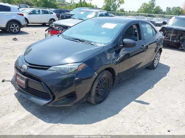 2T1BURHE1HC945624 2017 TOYOTA COROLLA - Image 2