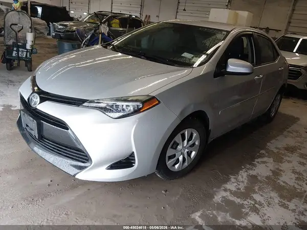2T1BURHE1JC001196 2018 TOYOTA COROLLA - Image 2