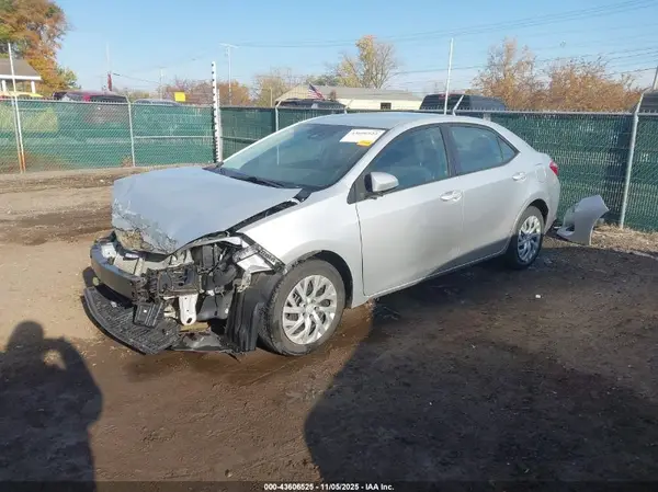 2T1BURHE1JC001702 2018 TOYOTA COROLLA - Image 2