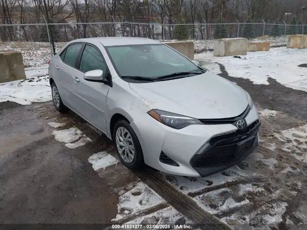 2T1BURHE1JC002025 2018 TOYOTA COROLLA - Image 1