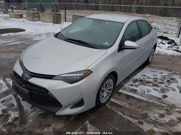 2T1BURHE1JC002025 2018 TOYOTA COROLLA - Image 2